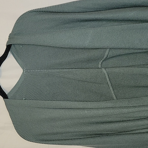 Lululemon - Picture 3 of 7